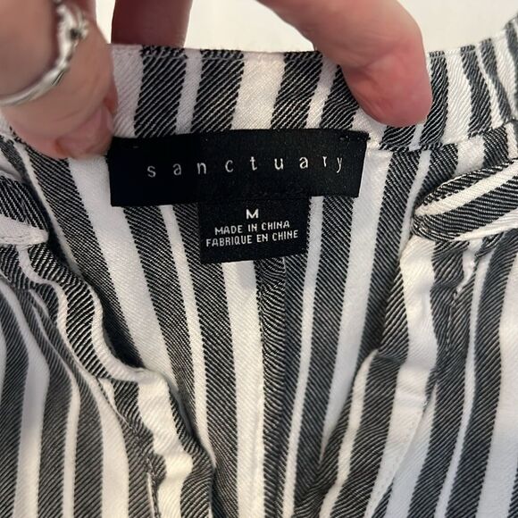 Sanctuary szM Striped Black & White Sleeveless button tie front longer back EUC - Picture 4 of 9